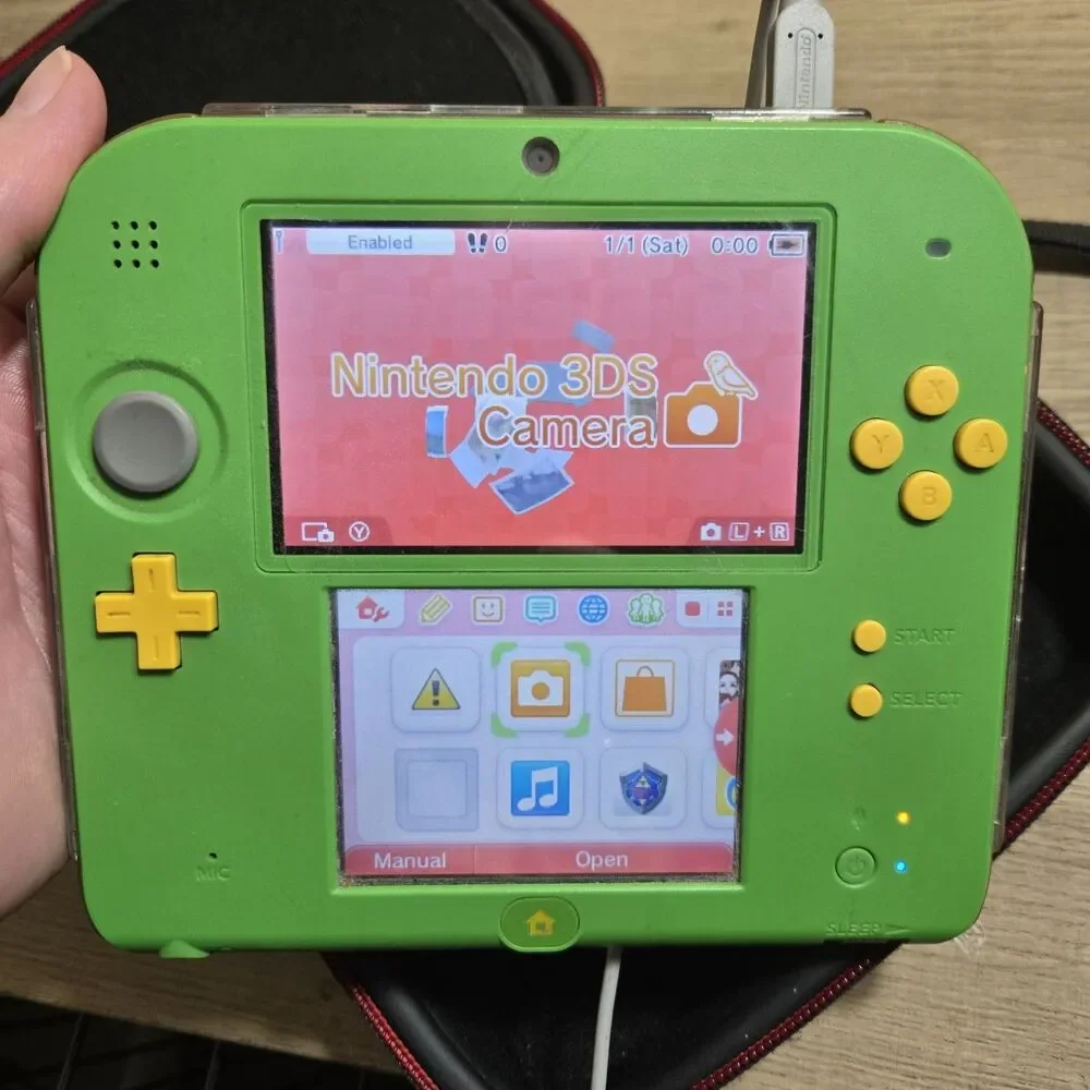NINTENDO 2DS ZELDA EDITION GREEN PROTECTIVE CASE & TRAVEL CASE Tested No Stylus